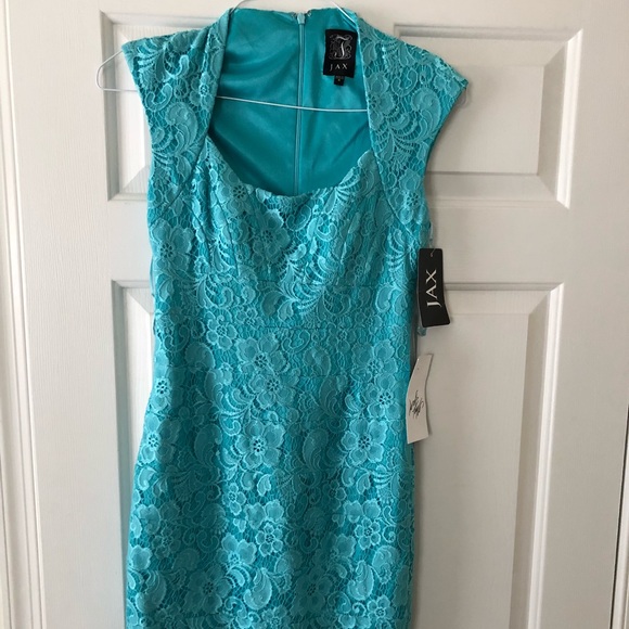 Beautiful Lace Dress - Picture 2 of 6